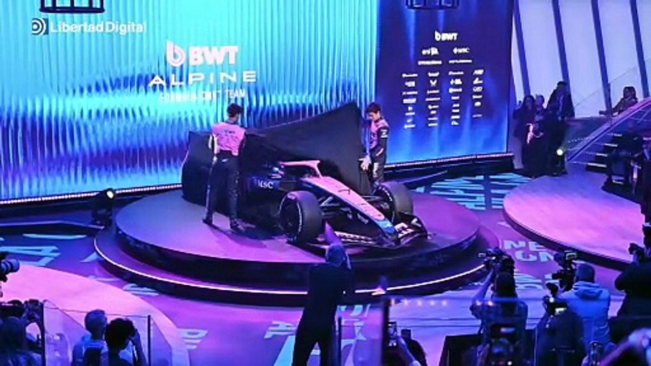 Así fue el flamante estreno del nuevo coche Alpine dentro de un crucero