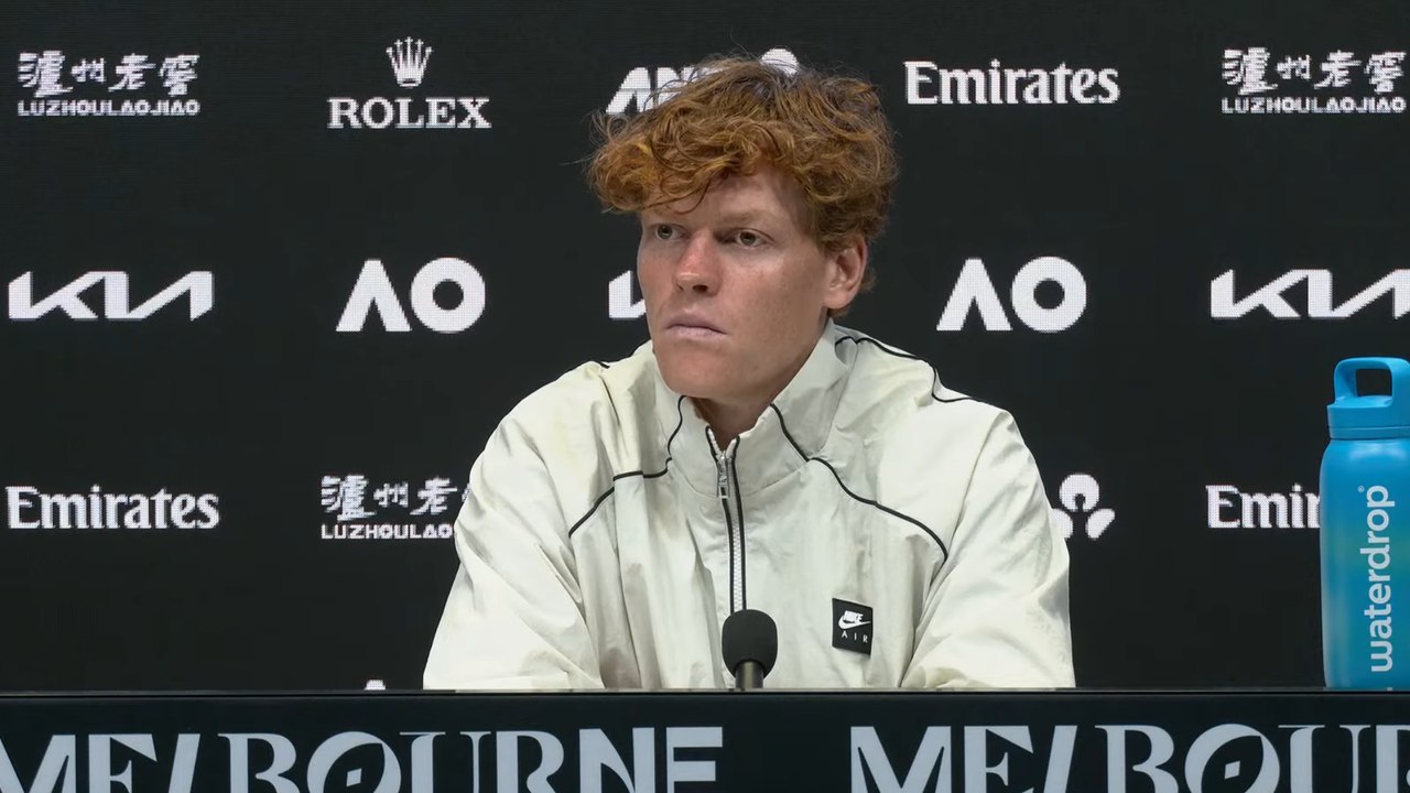 Tennis - Open d'Australie 2026 - Jannik Sinner repris par l'arbitre : "Les règles sont les règles"
