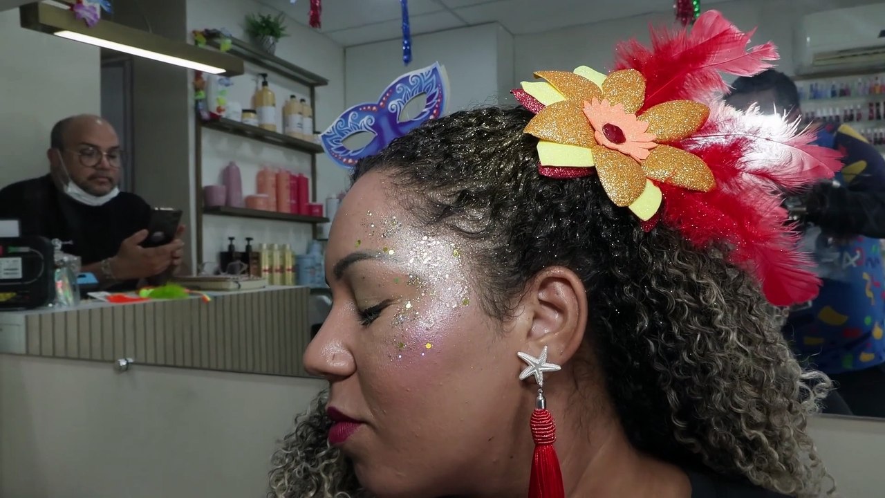 Guia Definitivo de Beleza para o Carnaval: Dicas de Penteados, Maquiagem e Tendências para Arrasar no Galo da Madrugada