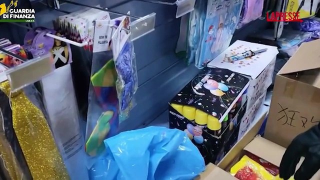 Lucca: sequestrati a Viareggio oltre 4 mila prodotti di Carnevale pericolosi