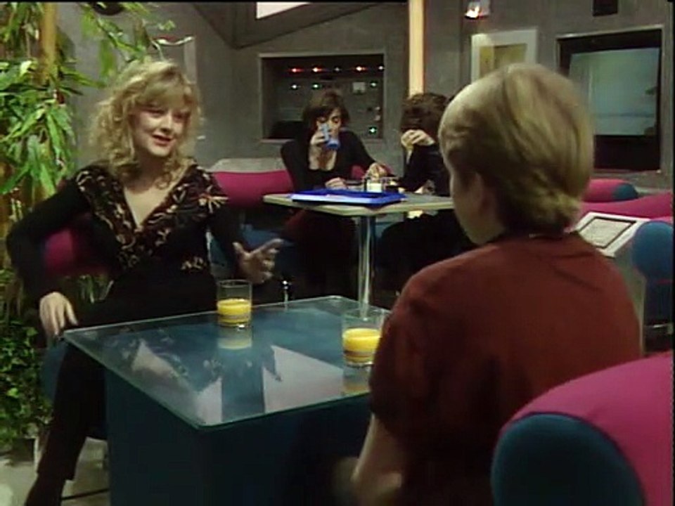 Jupiter Moon - 016 The Ilea is caught up a cloud of plasma and gas.