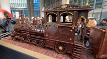 Milano, il treno di cioccolato di 55 metri entra nel Guinness World Records: è il più lungo del mondo