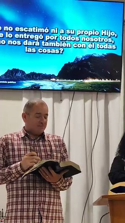 Dios entrego a su hijo por ti,¿y tú cómo vives? (Romanos 8:32)