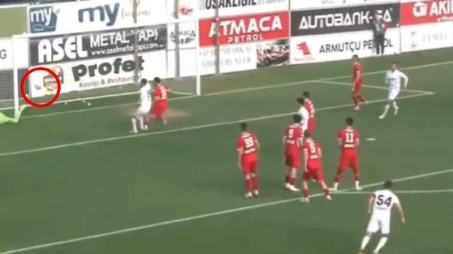 Assurdo in Turchia: l’arbitro non vede la rete e scoppia la bufera