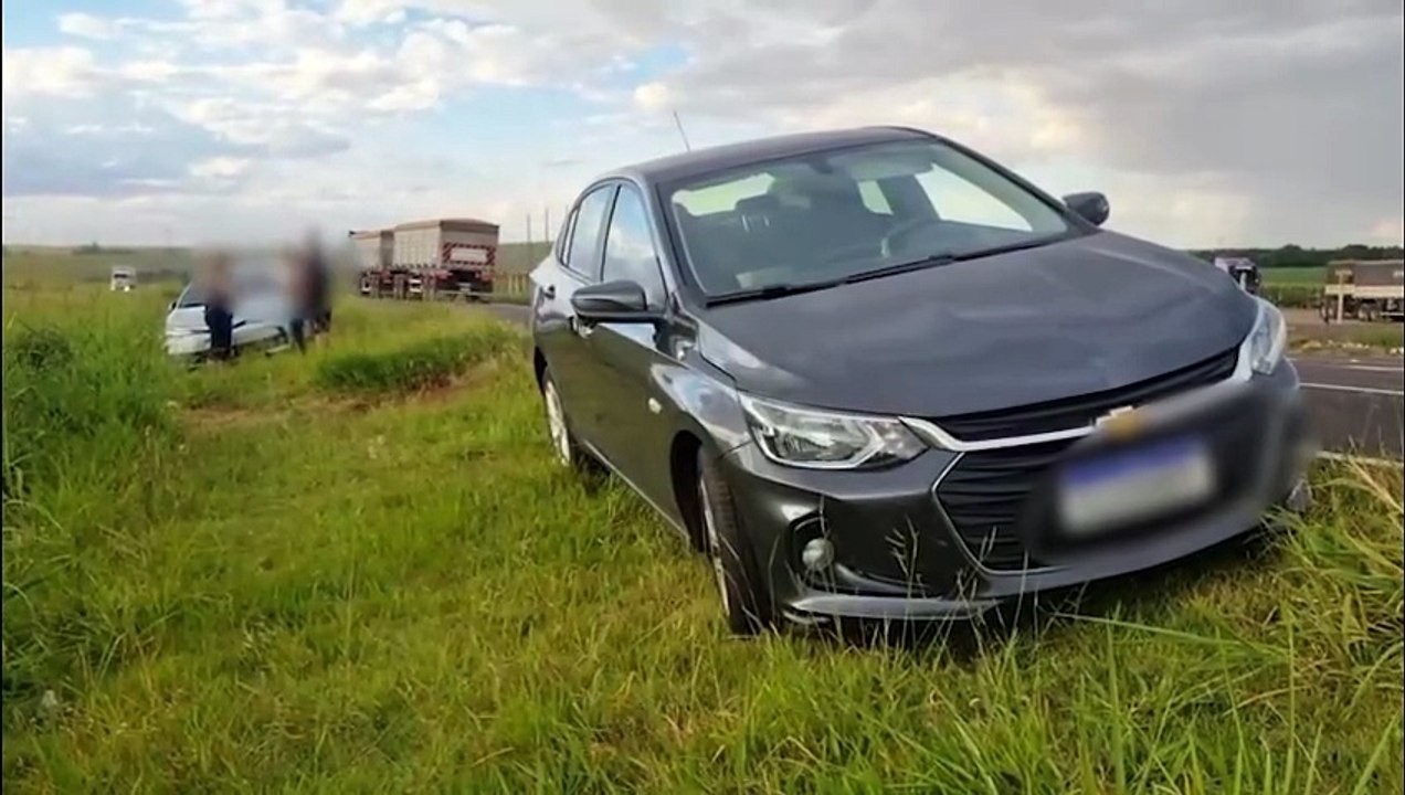 Onix e Corolla se envolvem em colisão BR-163 em Cascavel