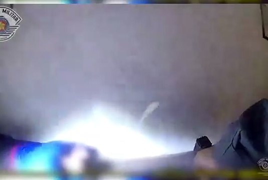 Câmera corporal da PM registra prisão de suspeitos de furto a banco; veja