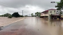 Einasleigh Hotel lapped as flood waters sweep through town