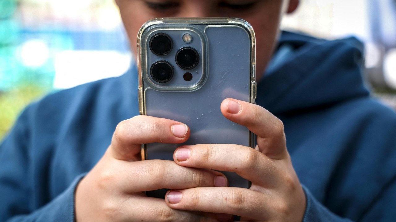 Klage gegen Internetriesen: Haben TikTok und Co Jugendliche abhängig gemacht?