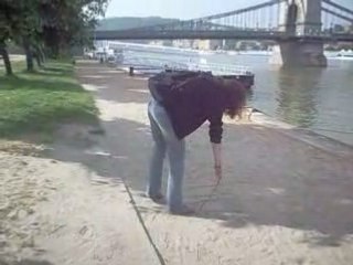 Bébé fait mumuse ...