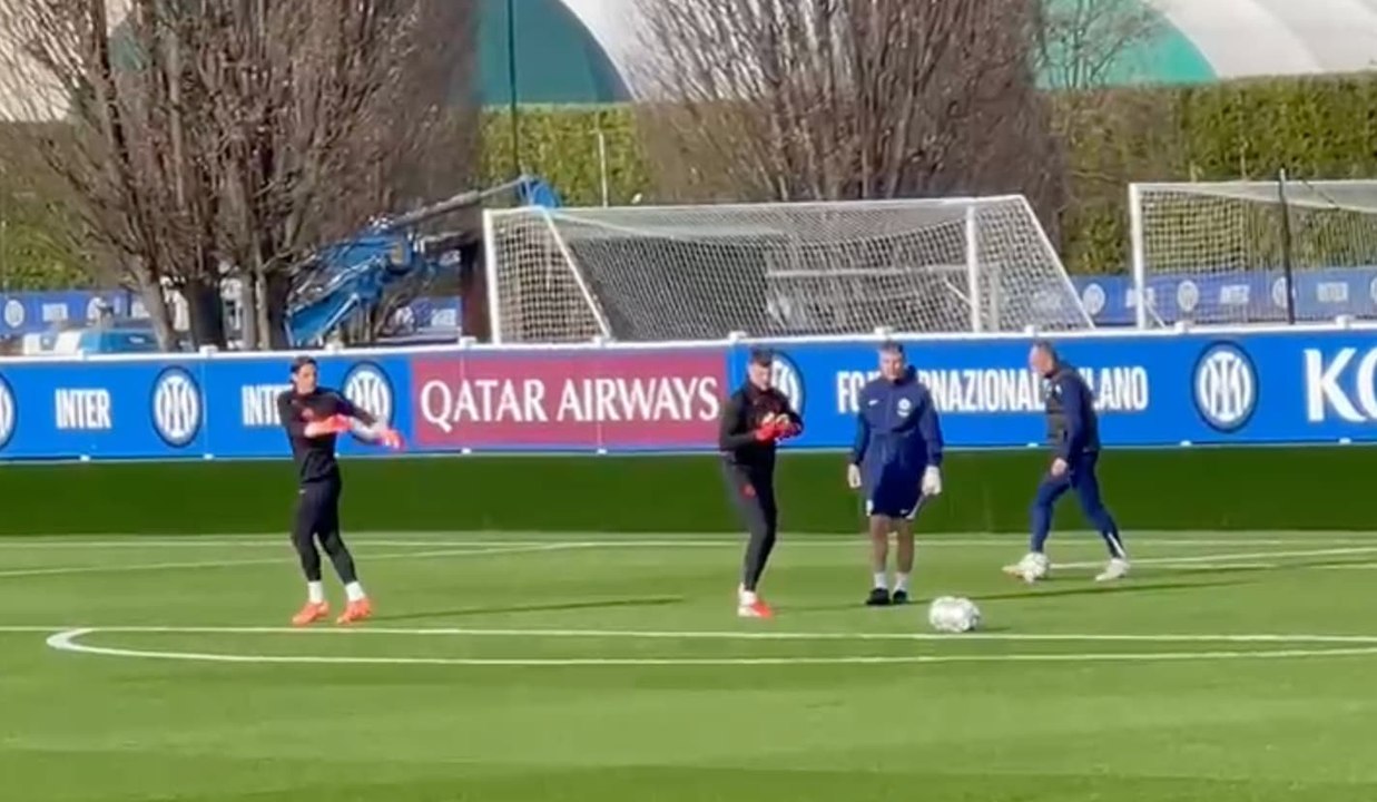 VIDEO FCIN1908 / Inter, il riscaldamento di Sommer e Martinez alla Pinetina