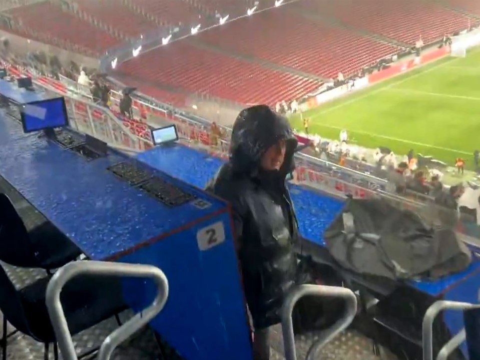 Barcelona: neu renoviertes fußballstadion säuft ab