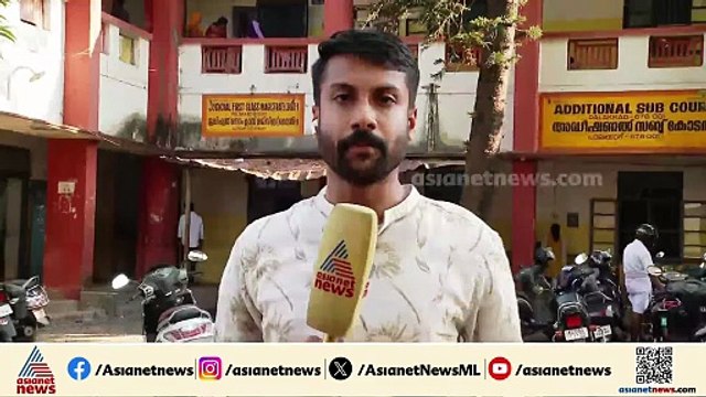 ഷാഫി പറമ്പിലിന് 1000 രൂപ പിഴ, കോടതി പിരിയും വരെ തടവും; ശിക്ഷ ദേശീയപാത ഉപരോധിച്ചതിന്
