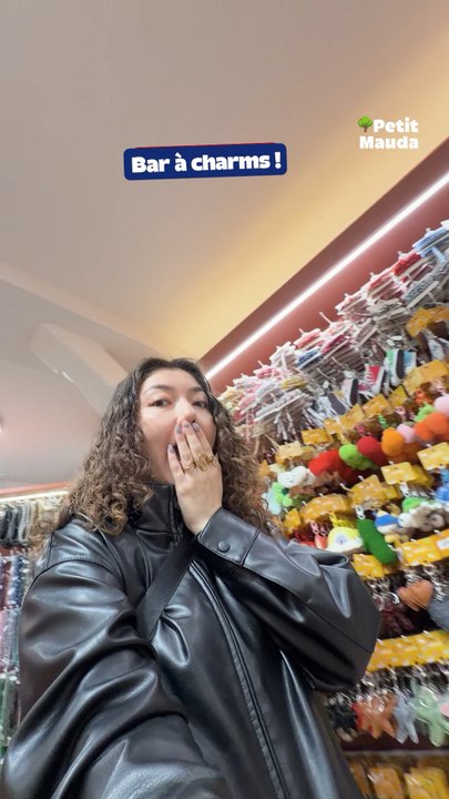 Bar à charms dans le Marais 💎➡️ Allez découvrir tous nos articles sur [petitmauda.com](http://petitmauda.com/)©️ Crédit : @petitmauda🎁 Tous nos bons plans à retrouver en bio ! ❤️‍🔥👉🏻 Abonne-toi au Petit Mauda pour plus d’inspiration ! 🌳