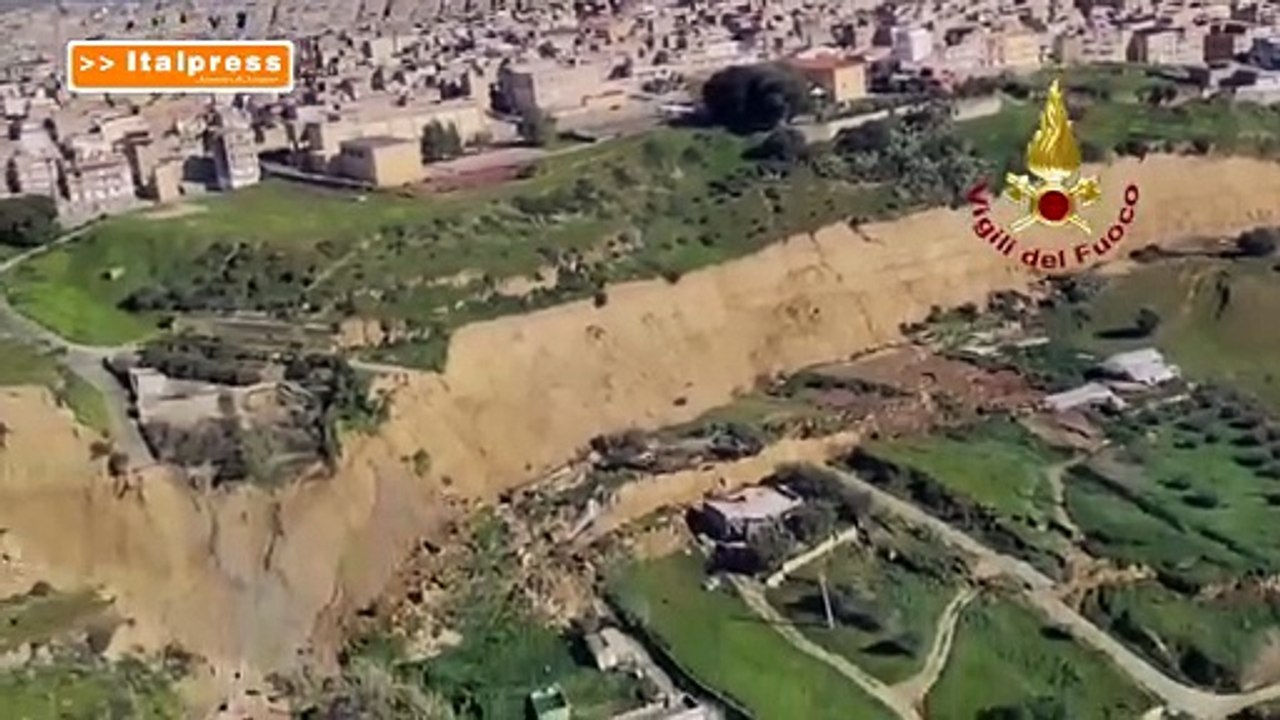La frana di Niscemi, i vigili del fuoco sorvolano la cittadina da 48 ore