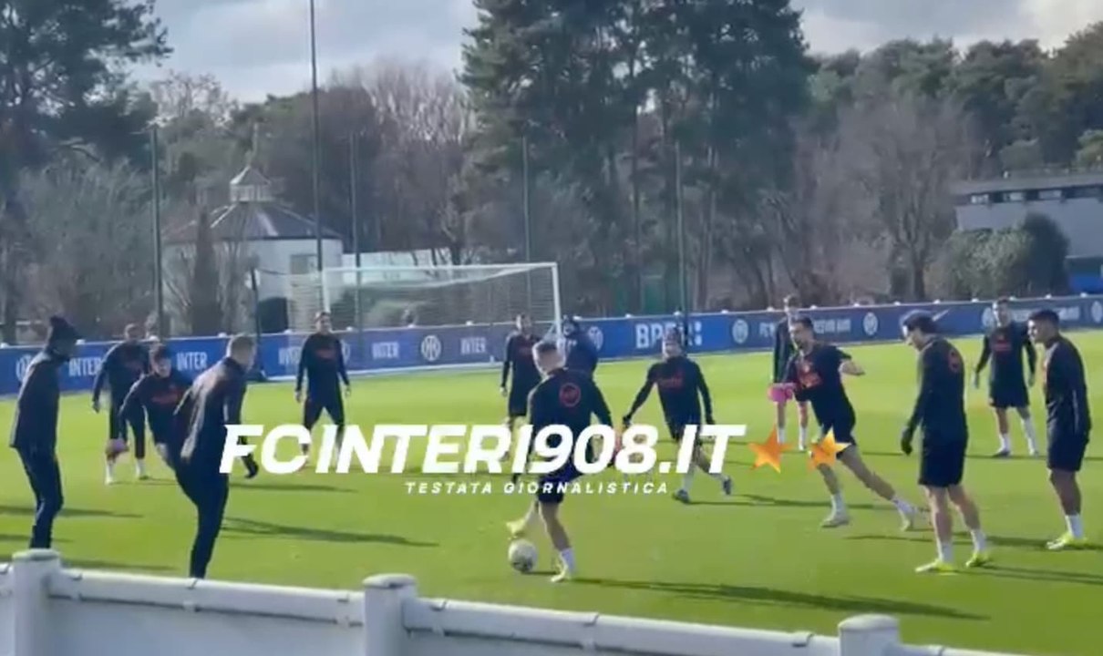VIDEO / Inter, fastidio per Barella durante l'allenamento: eccolo in azione