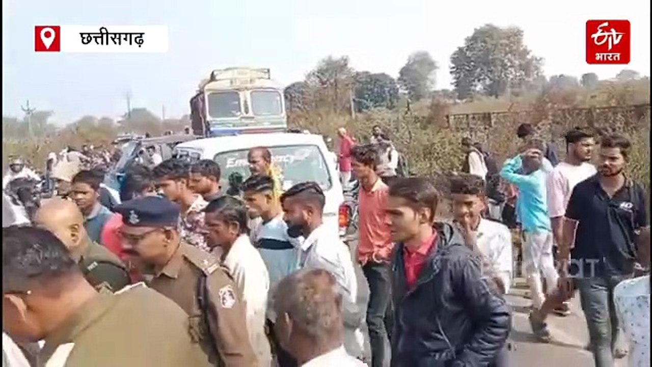 धमतरी के देमार में भीषण सड़क हादसा, ट्रक और कार की टक्कर, एक की मौत, 4 घायल