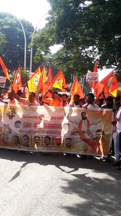 Gulb, Karnataka Shiv Sena Protest Rally against Cow Killers & Slaughterhouses. #ytshort #protest #rally #againstcowkillers #slaughterhouse.