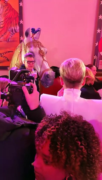 Adriana Karembeu - Arrivées au défilé Stéphane Rolland, au Cirque d’Hiver Bouglione, en marge de la Fashion Week Haute Couture à Paris, France, le 27 janvier 2026Yoann Ouahcene / Bestimage