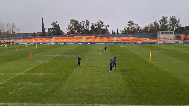 El Atleti entrena bajo un tremendo diluvio antes del partido contra el Bodø