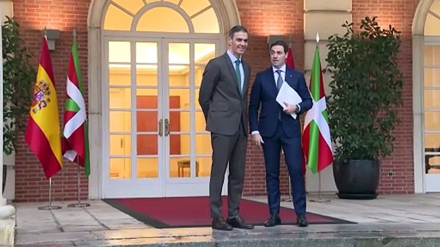 Sánchez se compromete con Pradales a cerrar antes de abril la transferencia de Aeropuertos