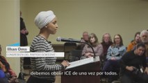 Un hombre ataca con líquido a la representante demócrata Ilhan Omar
