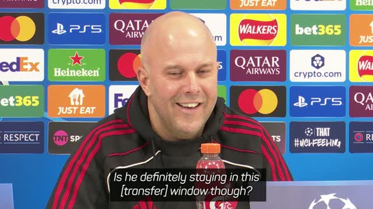 Slot 'expects' Robertson to stay at Liverpool