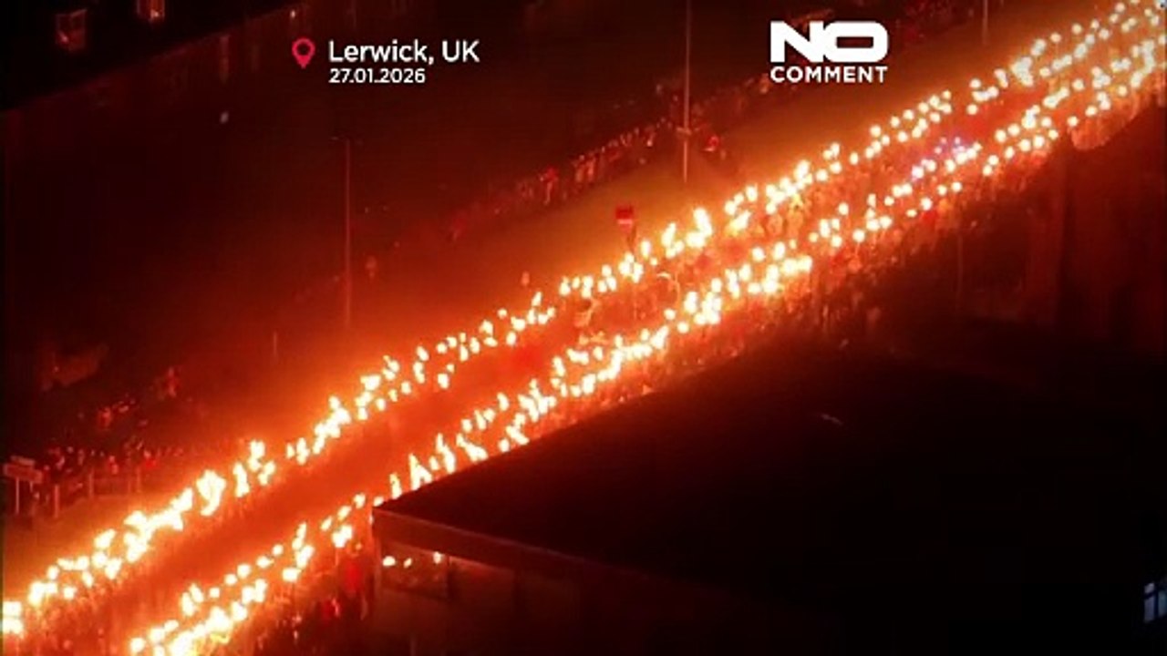 Up Helly Aa: Hunderte Fackelträger kommen auf schottischer Insel zum Wikinger-Feuerfest zusammen