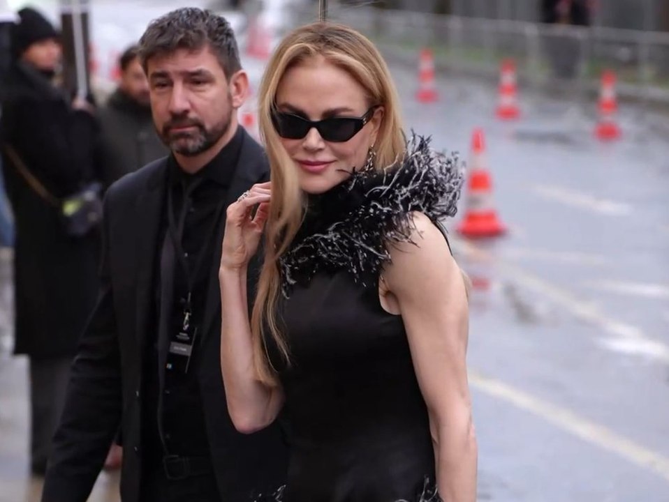 Nicole Kidman begeistert in Paris mit Chanel-Look und Federn