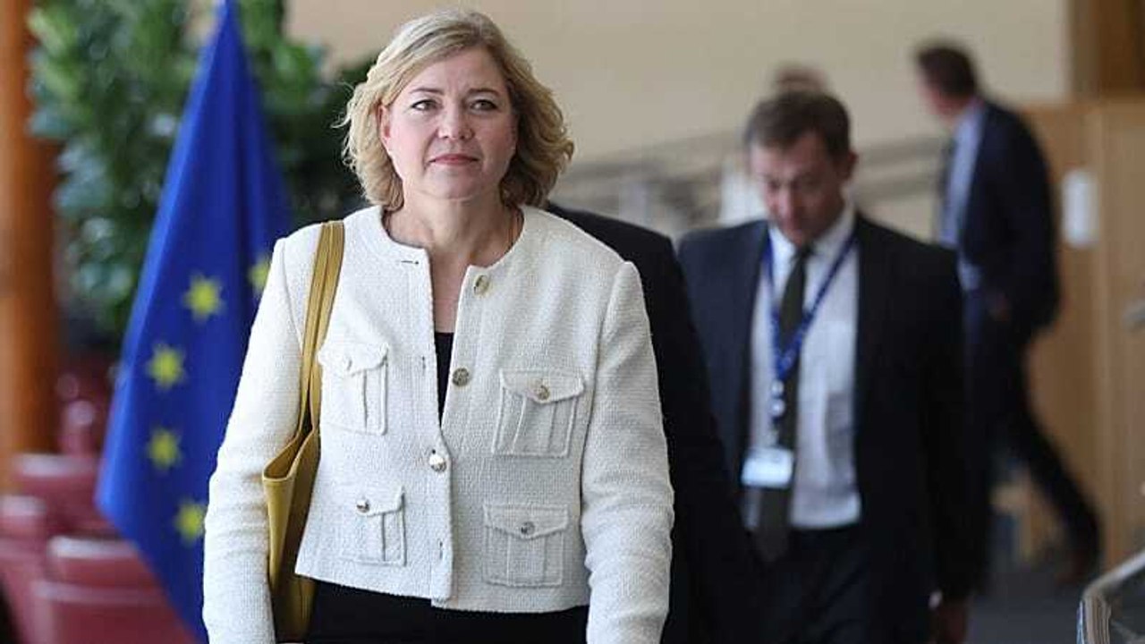 Virkkunen advierte a X sobre sus obligaciones durante la investigación de la UE a Grok