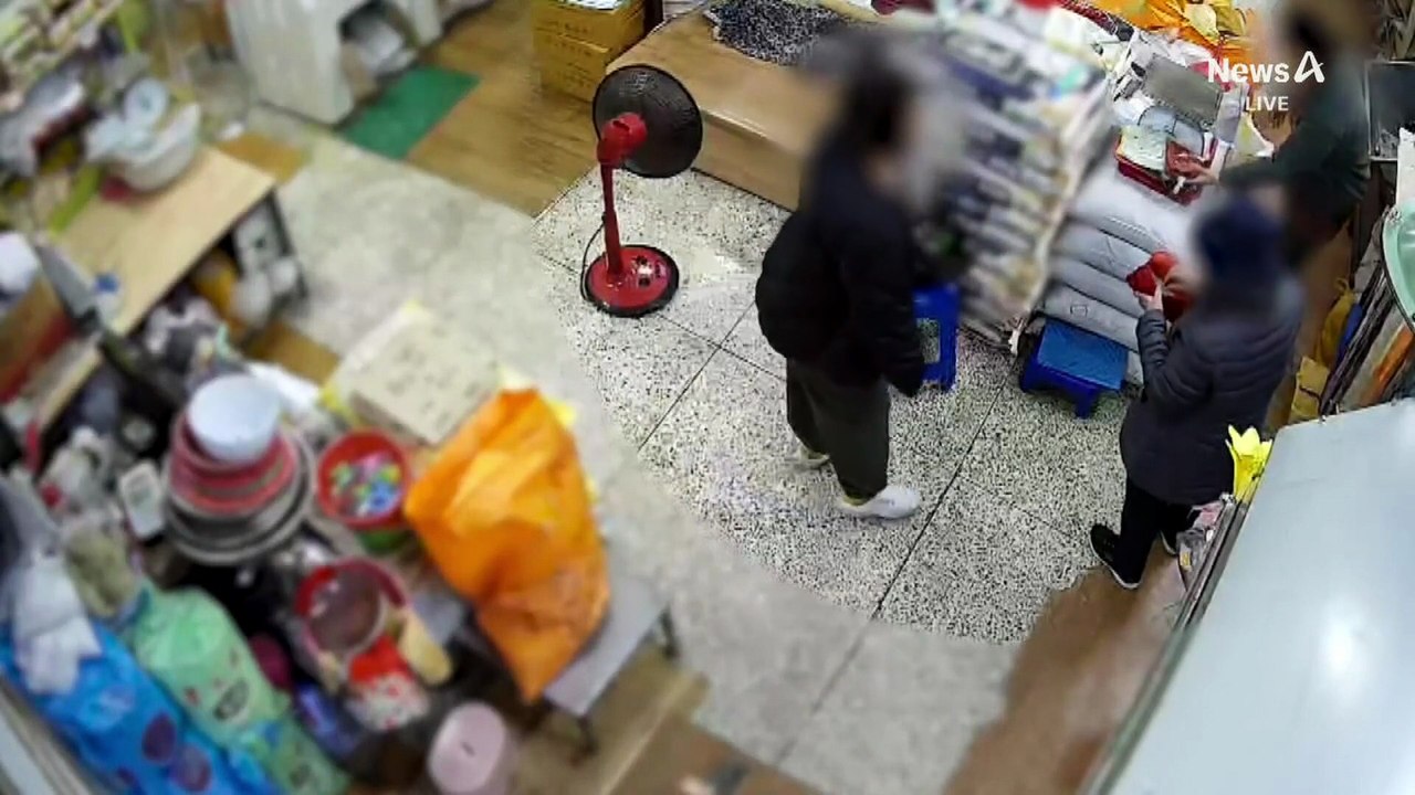 노인에 다가가 ‘슬쩍’…CCTV 영상 보니 소매치기