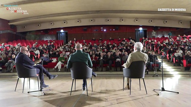 Gad Lerner a tu per tu con gli studenti al cinema Arena: ?Memoria ? conoscenza della storia?