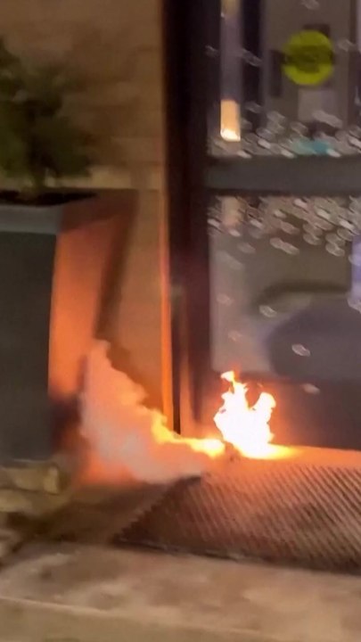 US security forces throw smoke bombs at anti-ICE protesters in Minneapolis