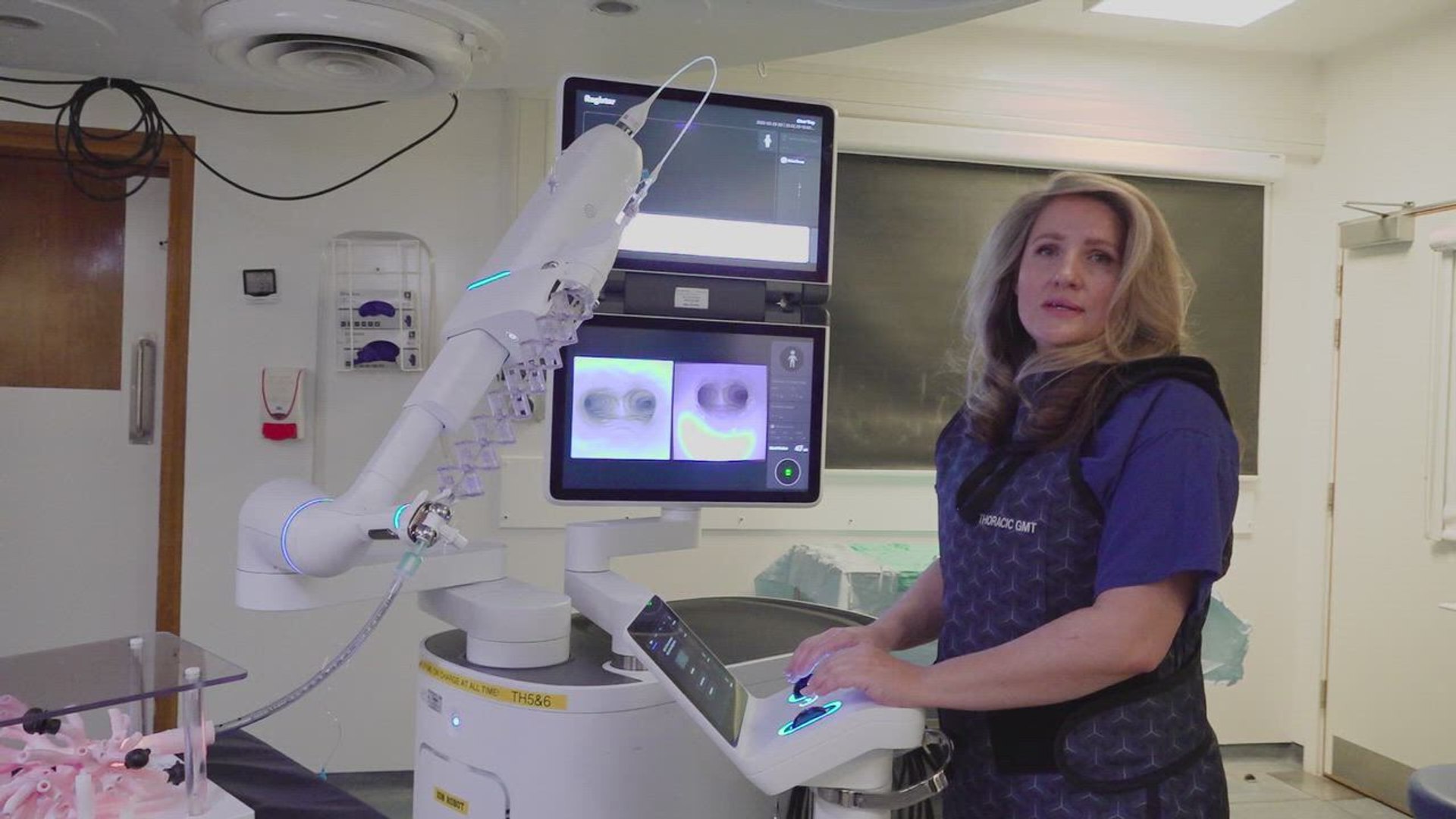 UK: Surgeon demonstrates new AI and robot lung cancer treatment technology