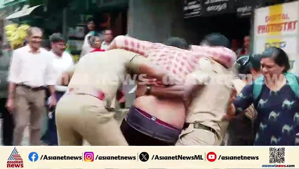 ചോ​ദ്യങ്ങൾക്ക് മറുപടി ചിരി മാത്രം; ജാമ്യം നേടി പുറത്തിറങ്ങി രാഹുൽ മാങ്കൂട്ടത്തിൽ