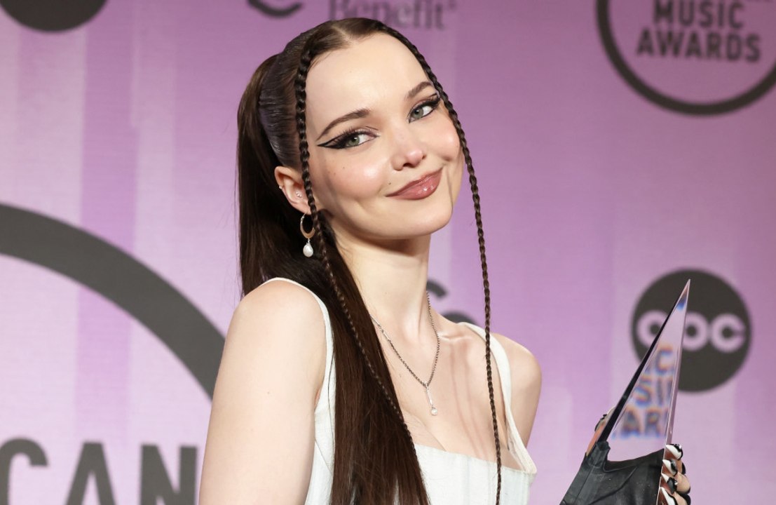 Dove Cameron teilt intime Details ihrer Verlobung