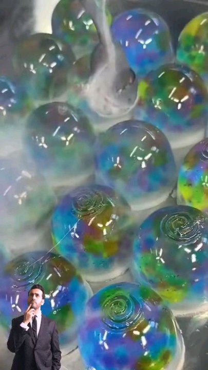 Un homme qui trompe plusieurs fois ça meuf avec plein d'autres est gay