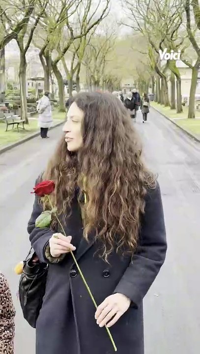 VOICI Catherine Laborde : ses filles et toute sa famille se retrouvent sur sa tombe pour le 1er anniversaire de sa disparition