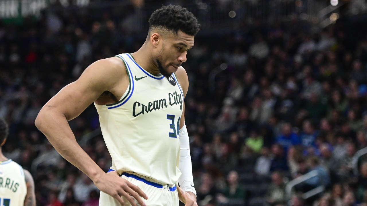 Milwaukee Bucks Trade Deadline Strategy: Does Giannis Leave?