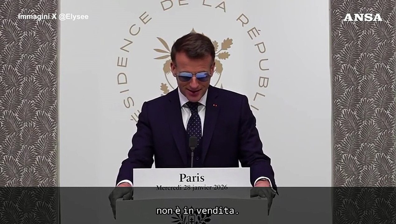 Macron parla in groenlandese e danese: "Noi al fianco della Danimarca"