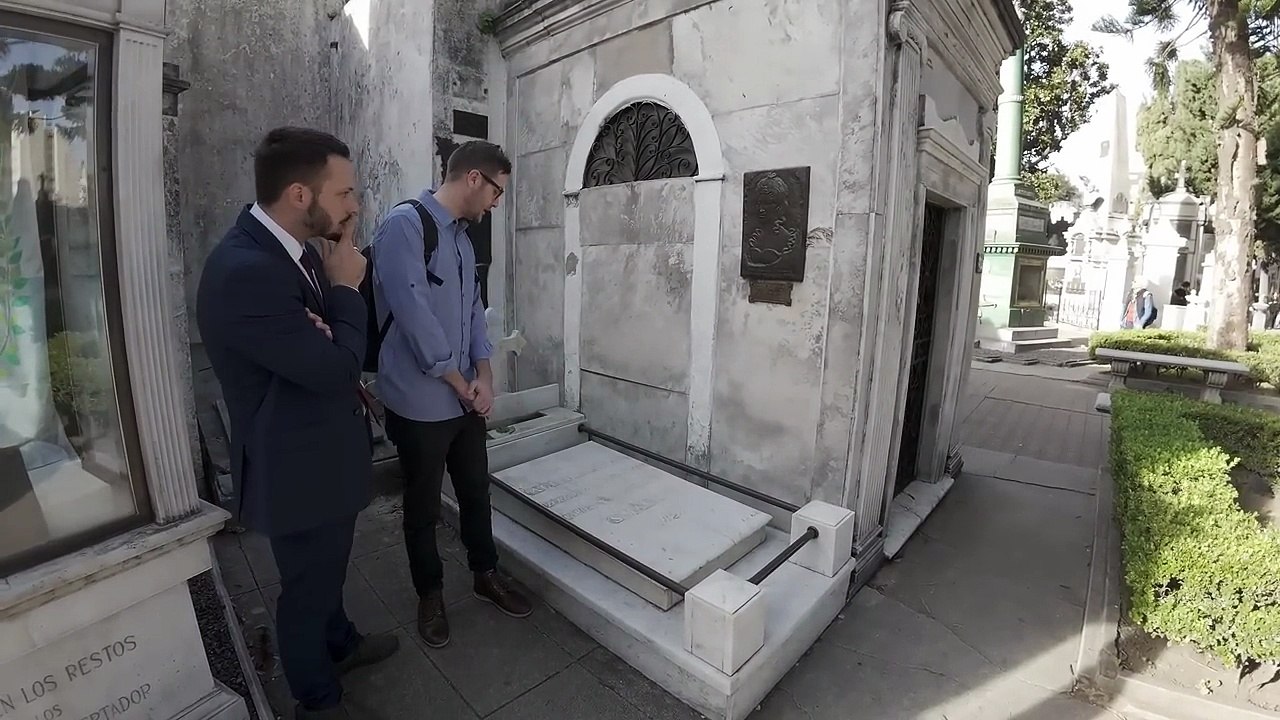 HISTORIAS de ARGENTINA en el CEMENTERIO de la RECOLETA - Buenos Aires SECRETA