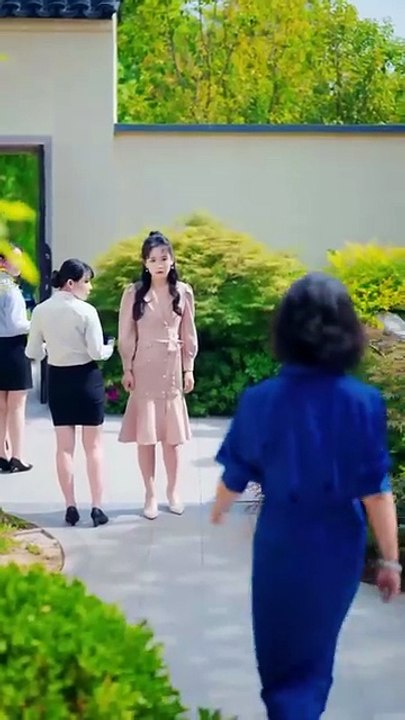 She was forced to marry village poor boy instead of her sister, but he was CEO，pamper she endlessly！