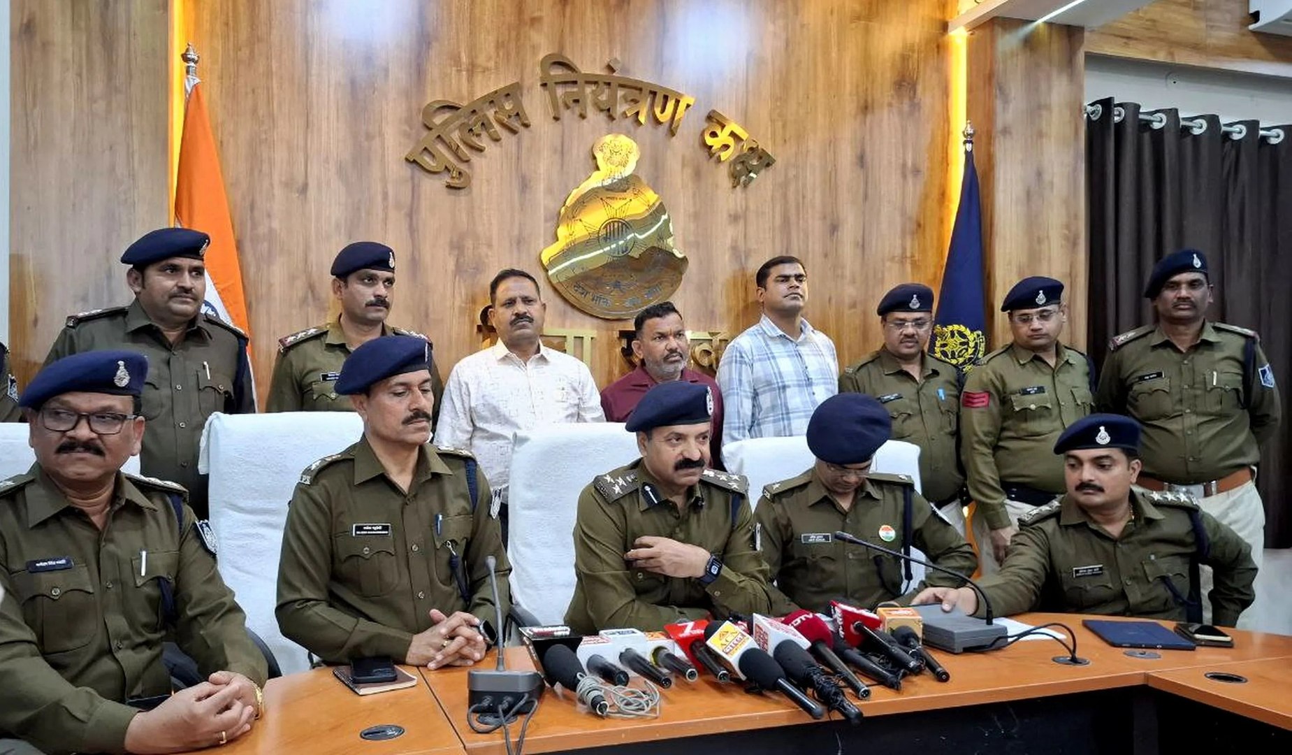 पुलिस की बड़ी कामयाबी, पुनासा डकैती कांड के तीन आरोपी गिरफ्तार