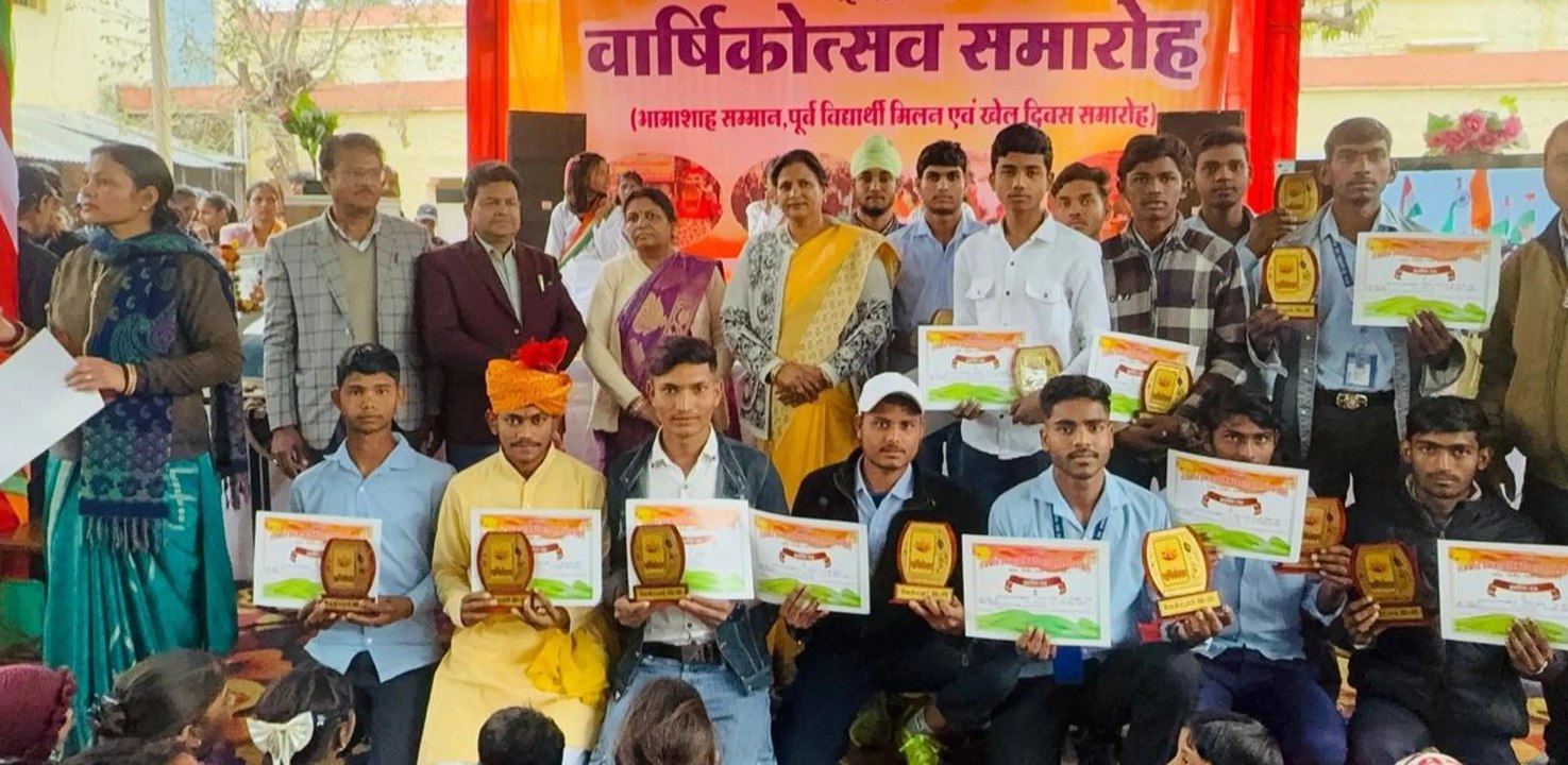 राजस्थानी संस्कृति के रंगों से संवरा समारोह, पूर्व छात्रों और प्रतिभाओं को मिला सम्मान
