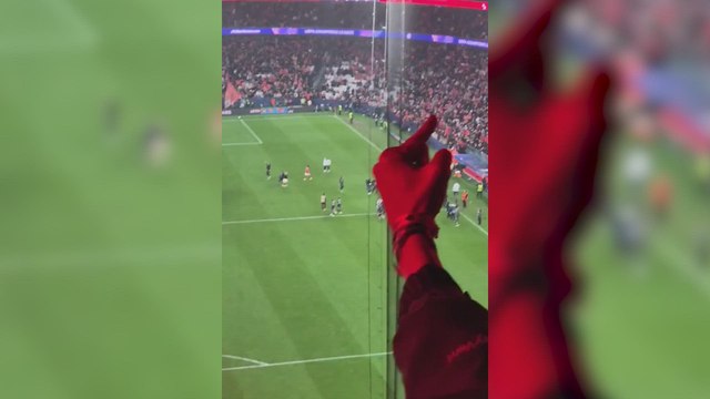 Esto es peor que el resultado y Courtois lo sabía: la imagen de los jugadores del Madrid con los fans tras caer en Lisboa