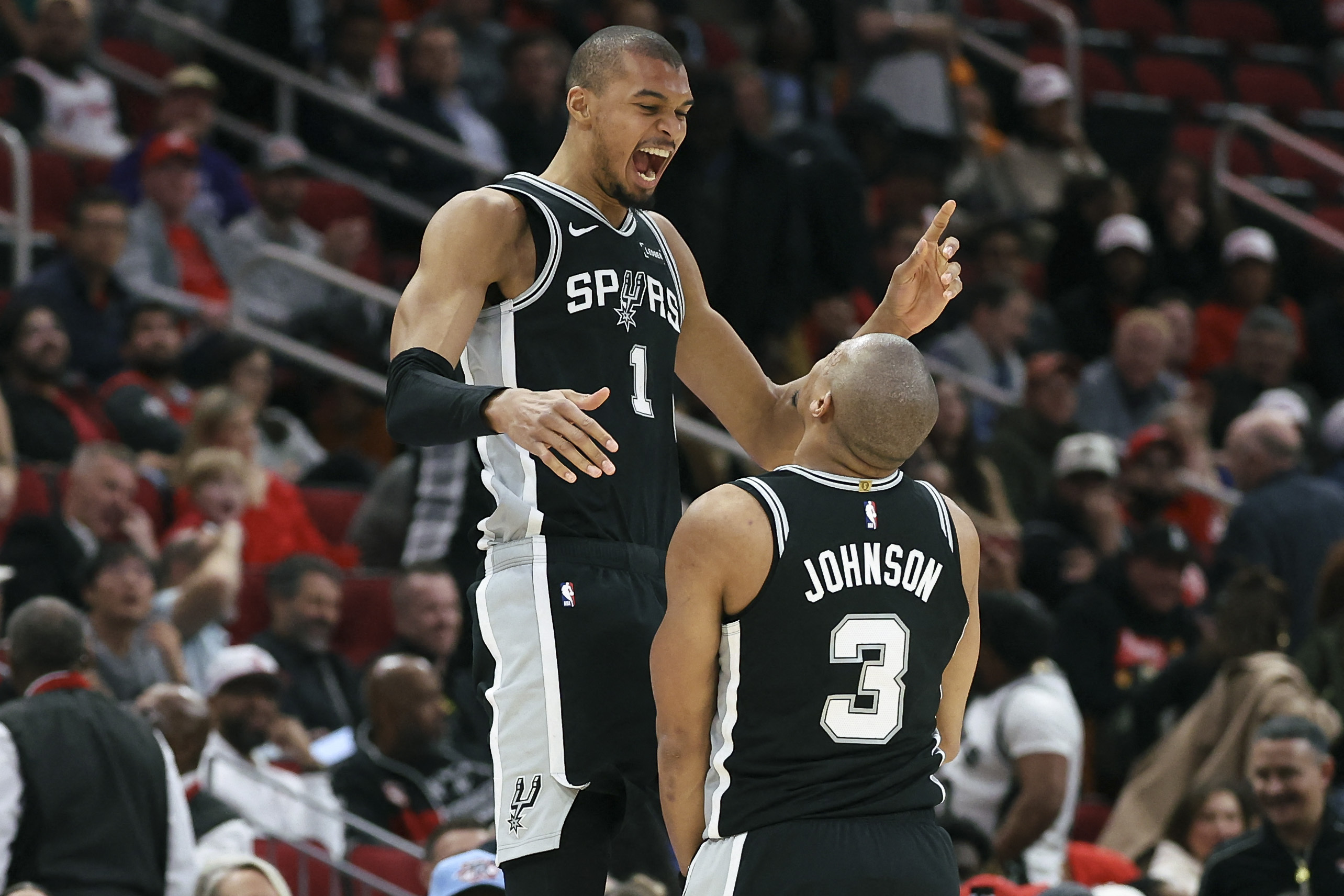 NBA : Un grand Wembanyama porte les Spurs pour s'imposer à Houston