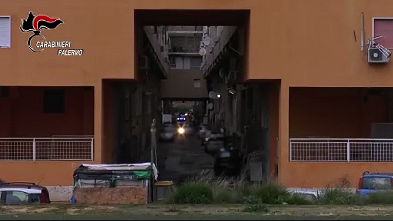 Blitz allo Zen 2, cinque arresti
