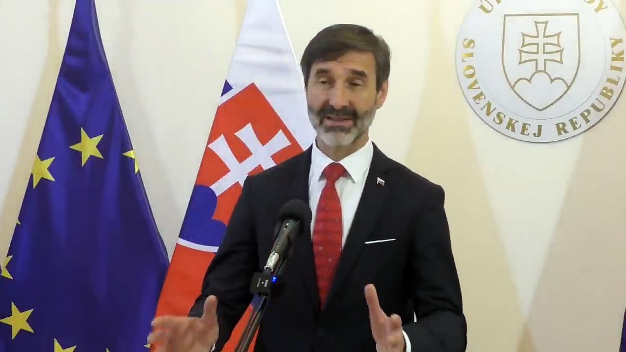 ZÁZNAM: Vláda:  Slovensko sa nateraz nepripojí k Trumpovej Rade mieru