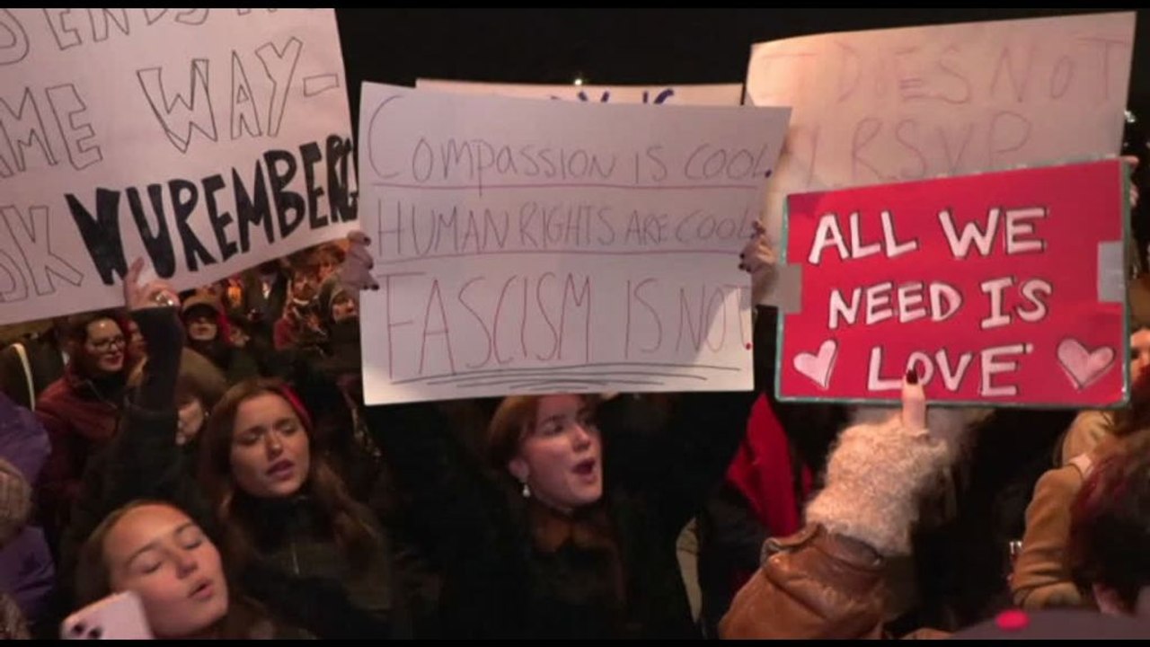 "Liberate Minneapolis": un centinaio di persone protestano a Parigi