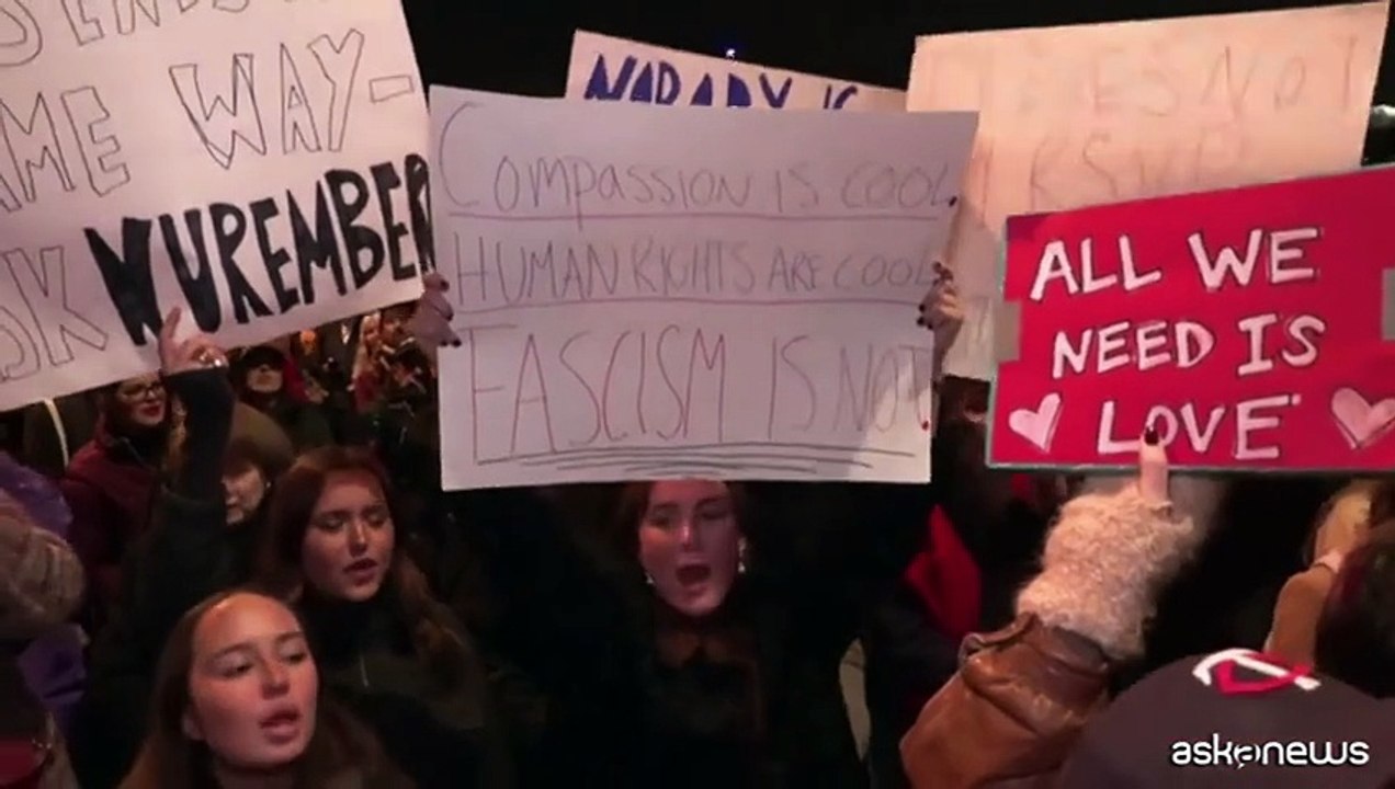 "Liberate Minneapolis": un centinaio di persone protestano a Parigi