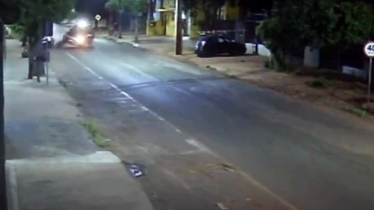Jovem morre ao ser ejetado de carro em Sarandi